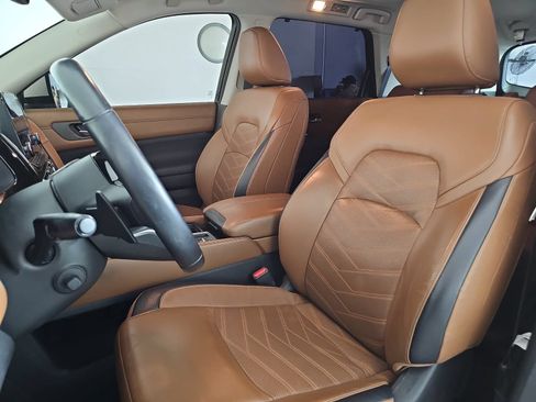 Used 2024 Nissan Pathfinder Platinum FWD image 14