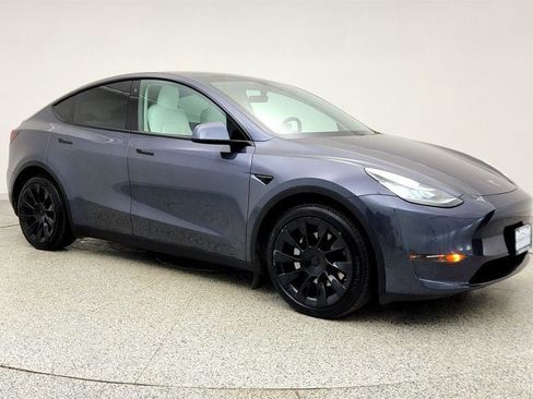Used 2020 Tesla Model Y Long Range image 3