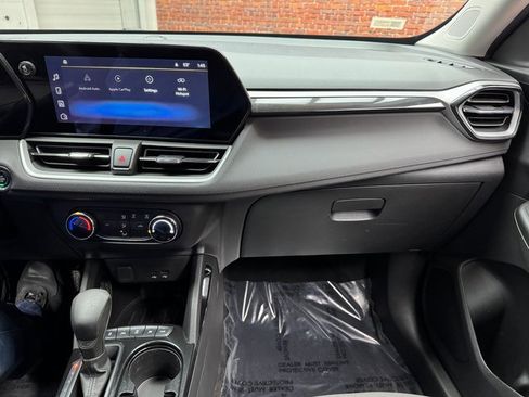 Used 2024 Chevrolet TrailBlazer LS w/ LS Convenience Package image 17