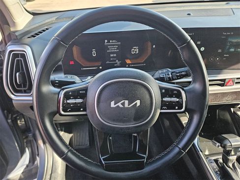 Used 2024 Kia Sorento S image 19