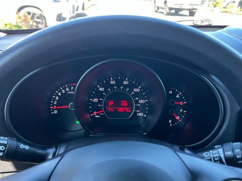 Used 2015 Kia Soul + FWD image 24