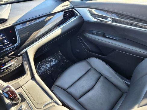 Certified 2024 Cadillac XT6 Sport w/ LPO, Floor Liner Package AWD/4WD image 13