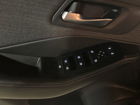 Used 2022 Nissan Rogue SV image 11