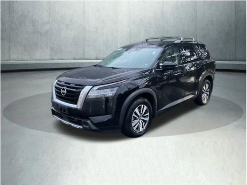 Used 2023 Nissan Pathfinder SL image 3