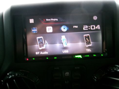 Used 2015 Jeep Wrangler Unlimited Sahara image 21