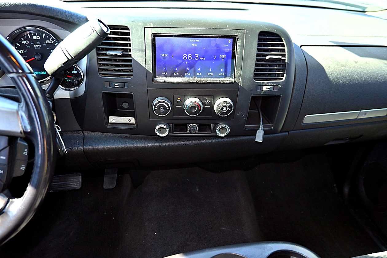 Used 2008 Chevrolet Silverado 3500 LT w/ EZ-Lift Tailgate Package RWD image 13