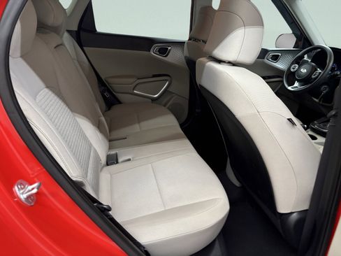 Used 2020 Kia Soul LX image 19