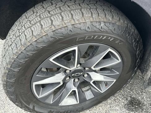 Used 2023 Chevrolet Suburban Z71 w/ Luxury Package image 16