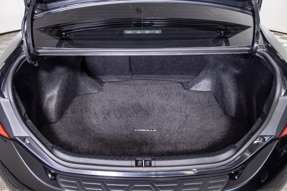 Used 2017 Toyota Corolla SE w/ Carpet Mat Package (TMS) FWD image 8
