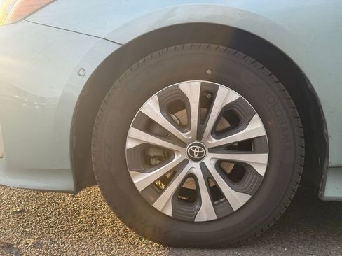 Used 2022 Toyota Prius LE image 9