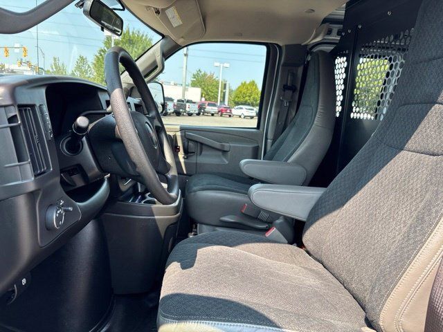 Used 2025 GMC Savana 2500 w/ Driver Convenience Package RWD image 9