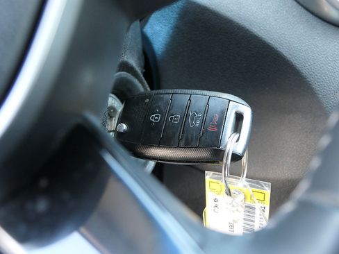 Used 2019 Kia Sorento FWD image 15