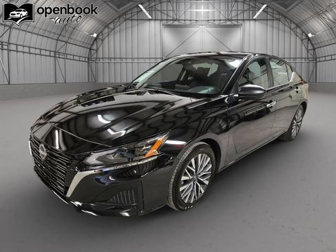 Used 2025 Nissan Altima 2.5 SV FWD image 1