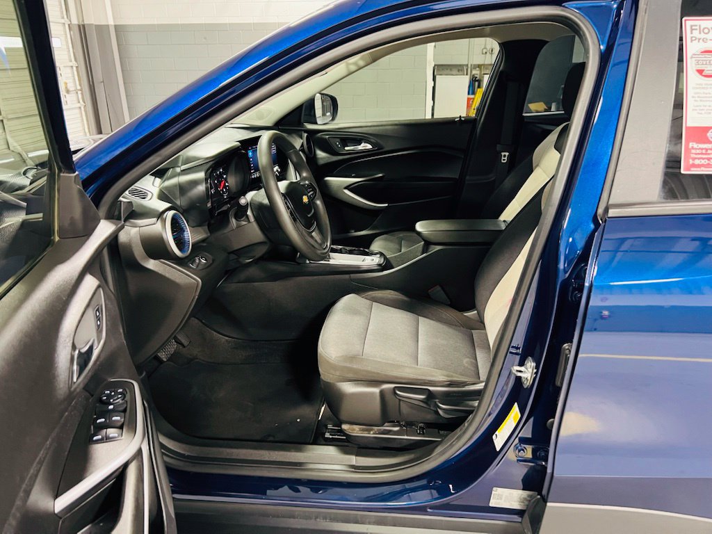 Used 2024 Chevrolet Trax LS w/ LS Convenience Package FWD image 20