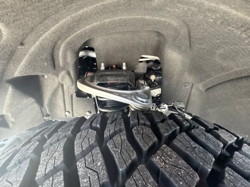 Used 2024 Ford Bronco Black Diamond AWD/4WD image 14