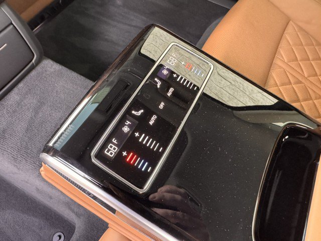 Used 2020 Audi S8 L AWD/4WD image 32