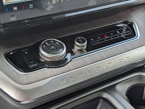 New 2025 Ford Expedition Platinum w/ Platinum Ultimate Package image 17