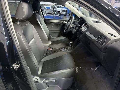 Used 2022 Volkswagen Tiguan SE AWD/4WD image 25