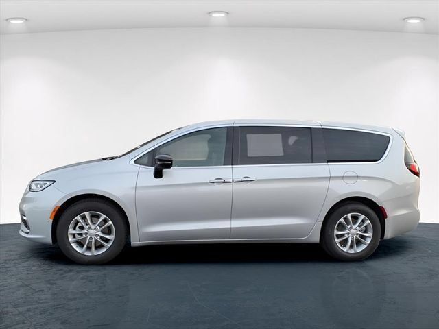 New 2026 Chrysler Pacifica Select FWD image 5