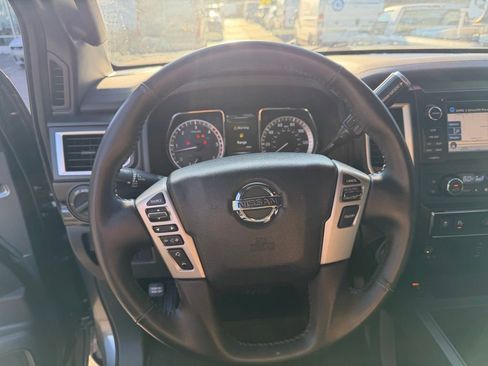 Used 2018 Nissan Titan SV w/ SV Convenience Package image 21