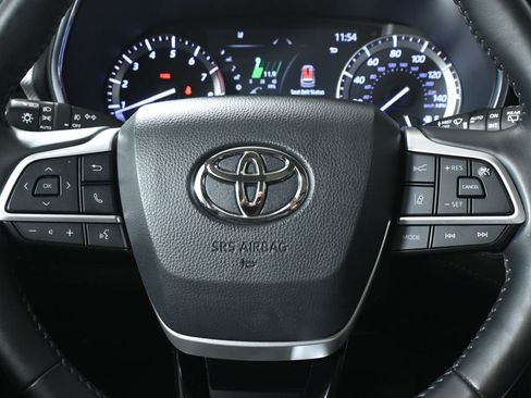 Used 2022 Toyota Highlander Platinum AWD/4WD image 19