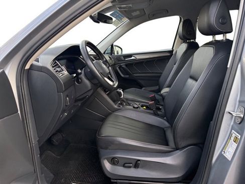 Used 2024 Volkswagen Tiguan SE image 10