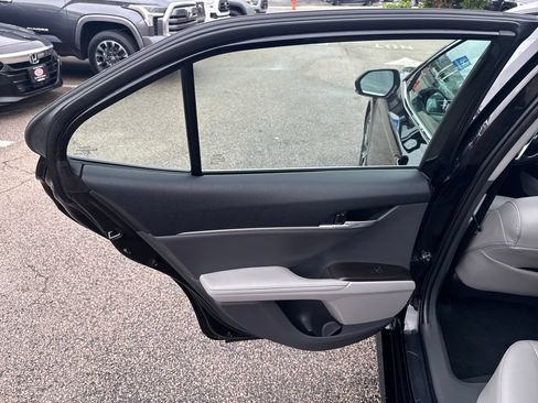 Used 2022 Toyota Camry XLE AWD/4WD image 38