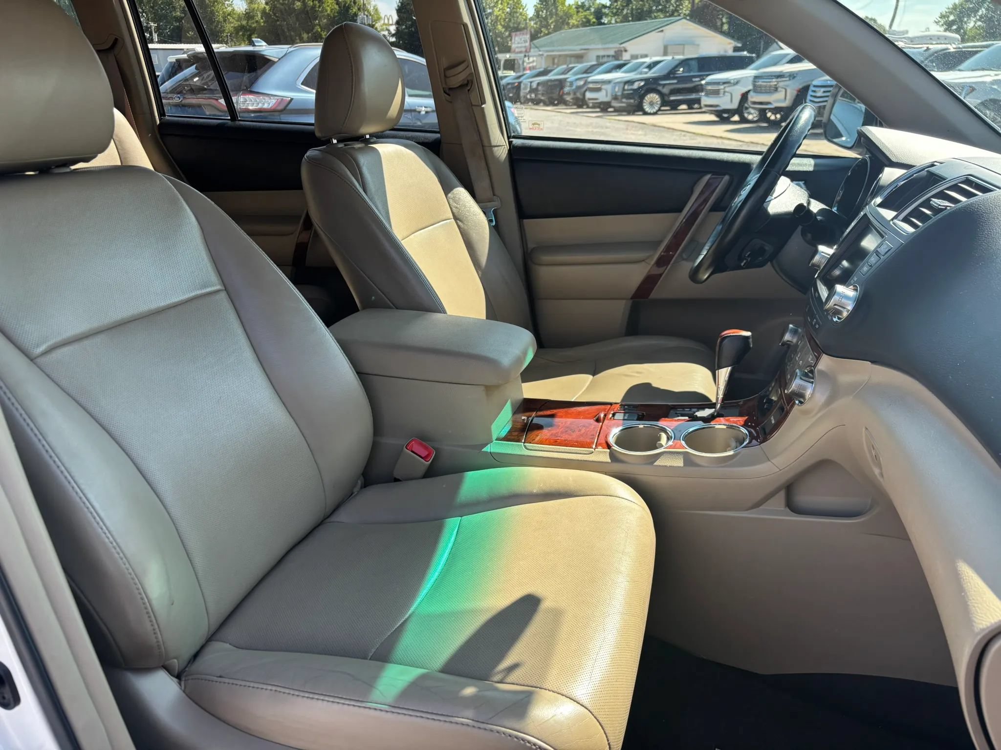 Used 2012 Toyota Highlander Limited w/ Tow Pkg AWD/4WD image 24