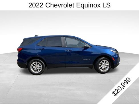 Used 2022 Chevrolet Equinox LS FWD image 2
