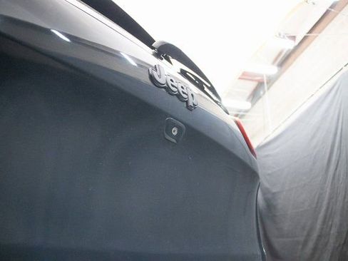 Used 2016 Jeep Cherokee Trailhawk w/ Comfort/Convenience Group image 13