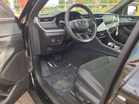 New 2025 Jeep Grand Cherokee Altitude w/ Trailer Tow Package image 10