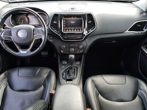 Used 2019 Jeep Cherokee Limited image 18