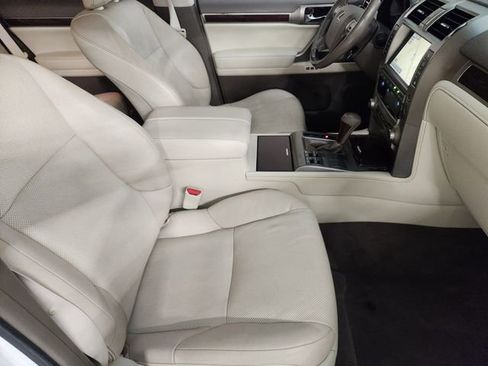 Used 2019 Lexus GX 460 Premium w/ Premium Package AWD/4WD image 3