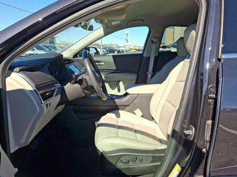 Certified 2022 Cadillac XT4 Luxury w/ Cold Weather Package image 17