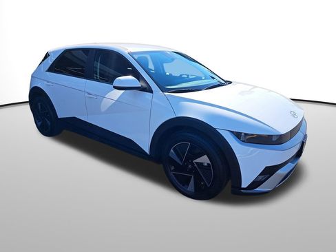 New 2025 Hyundai Ioniq 5 SE image 3