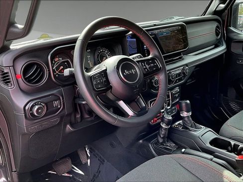 Used 2024 Jeep Wrangler Unlimited Rubicon w/ Convenience Group AWD/4WD image 13