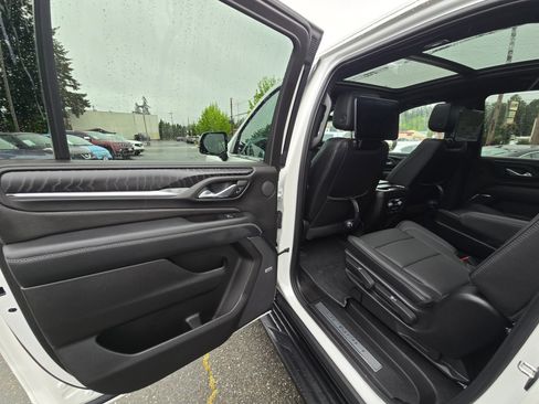 Used 2024 GMC Yukon XL Denali w/ Advanced Technology Package AWD/4WD image 15