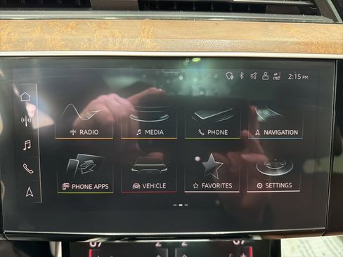 Used 2022 Audi e-tron Premium w/ Convenience Plus Package image 19