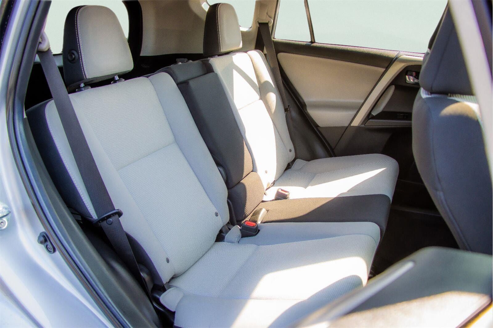 Used 2018 Toyota RAV4 XLE FWD image 8