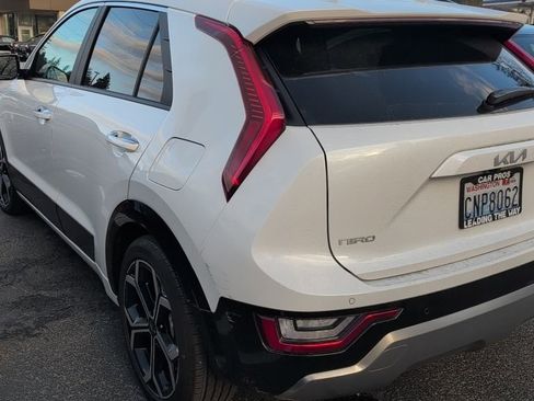 Used 2024 Kia Niro SX Touring image 4