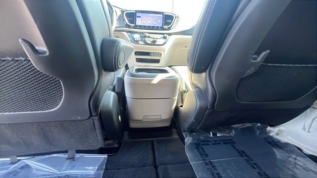 Used 2024 Chrysler Pacifica Touring-L FWD image 24