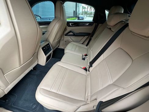 Certified 2023 Porsche Cayenne S AWD/4WD image 36