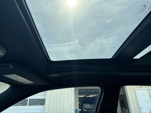 Used 2023 Chrysler 300 S RWD image 4