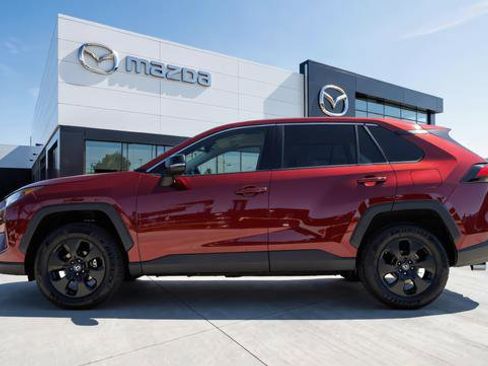 Used 2022 Toyota RAV4 LE image 4