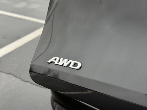 Used 2023 Toyota Sienna Limited image 35