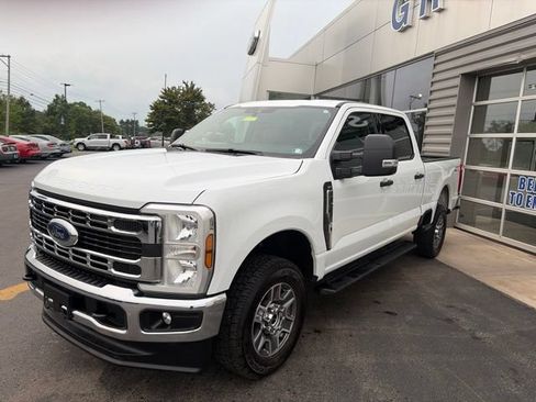 Used 2025 Ford F250 XLT AWD/4WD image 2