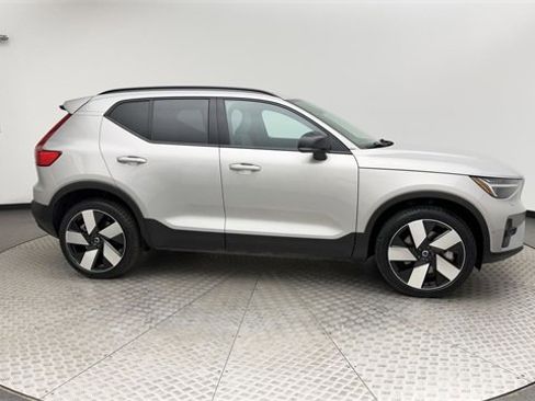 Certified 2023 Volvo XC40 Recharge Ultimate image 9