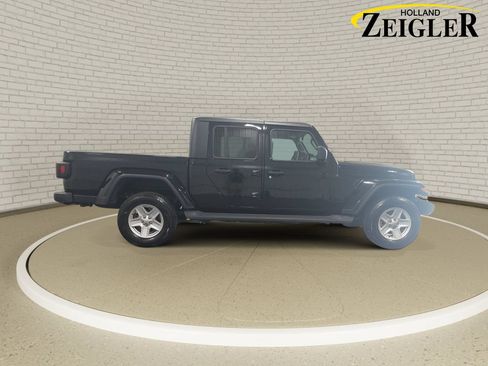 Used 2022 Jeep Gladiator Sport AWD/4WD image 4