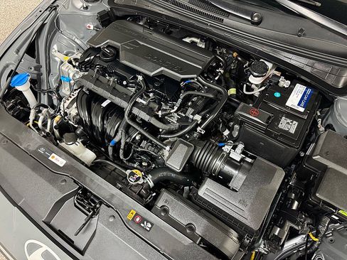 Used 2025 Hyundai Elantra Sport FWD image 16