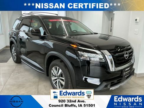Used 2025 Nissan Pathfinder SL w/ Cargo Package AWD/4WD image 2